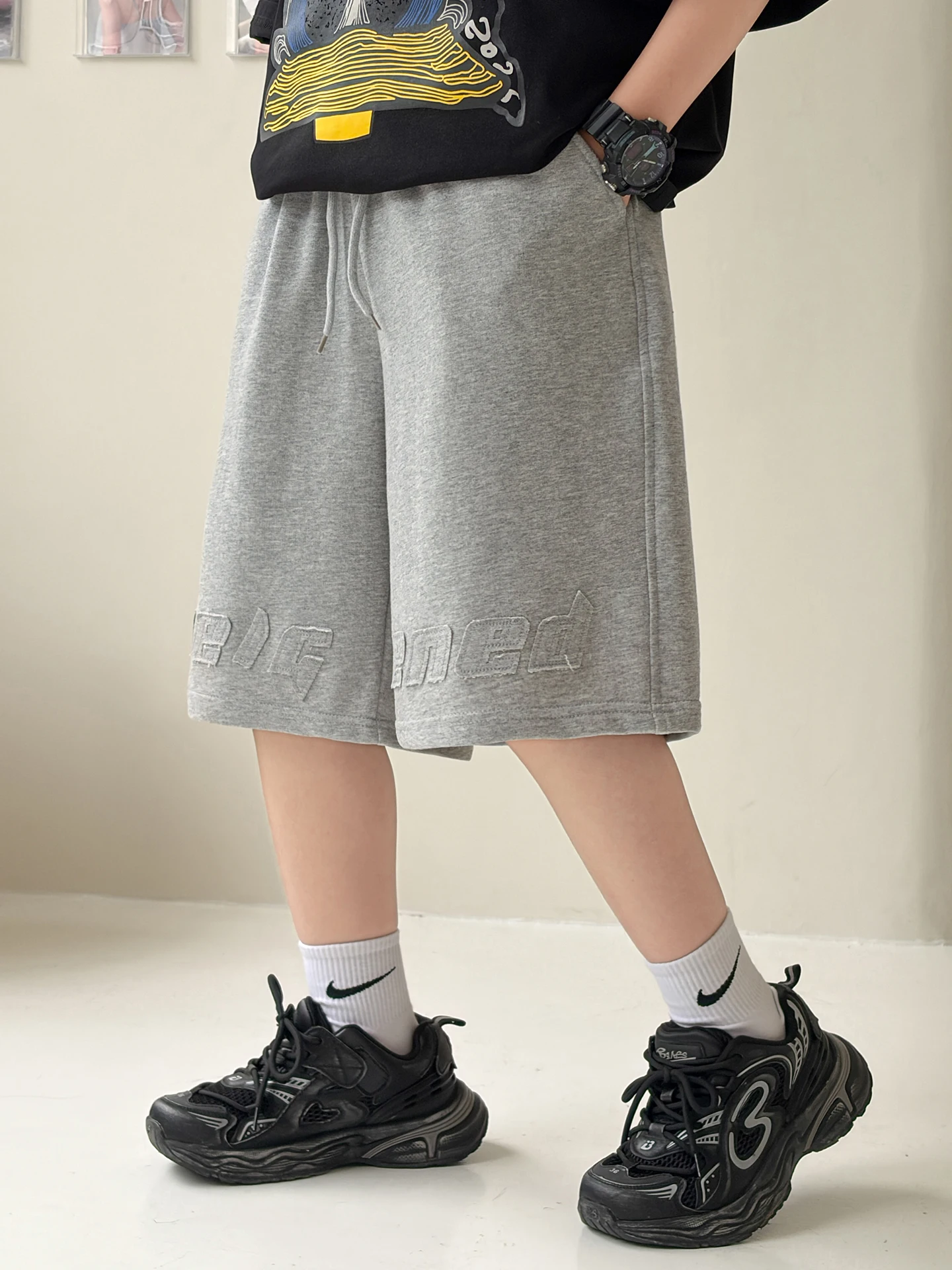 男の子夏用薄手スポーティーショーツ子供用ストレートレッグゴムウエストプリントパンツ速乾性快適フィット男の子夏用ズボン