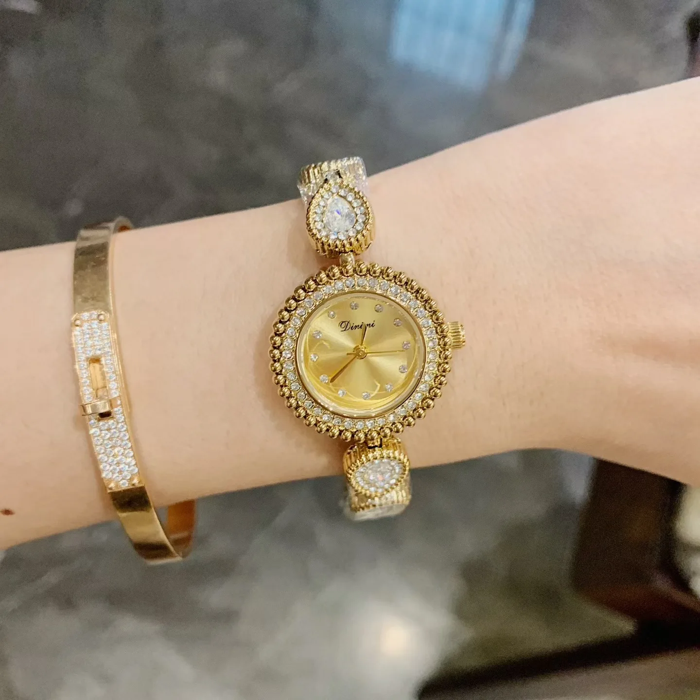 Vintage Teardrop Shaped Gemstone Small Bracelet Luxury Rhinestone Ladies' Elegant Watch Quartz Waterproof Watch for Women