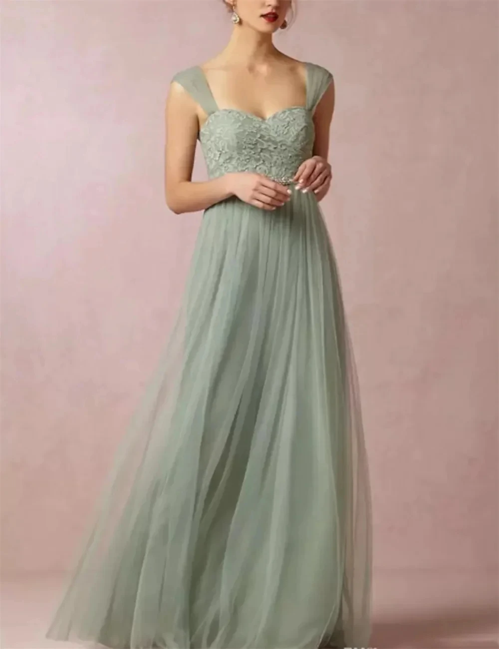 

Simple A-Line Bridesmaid Dress for Women Wedding Party Wear Floor Length Sleeveless Sweetheart Lace with Appliques Pure Color