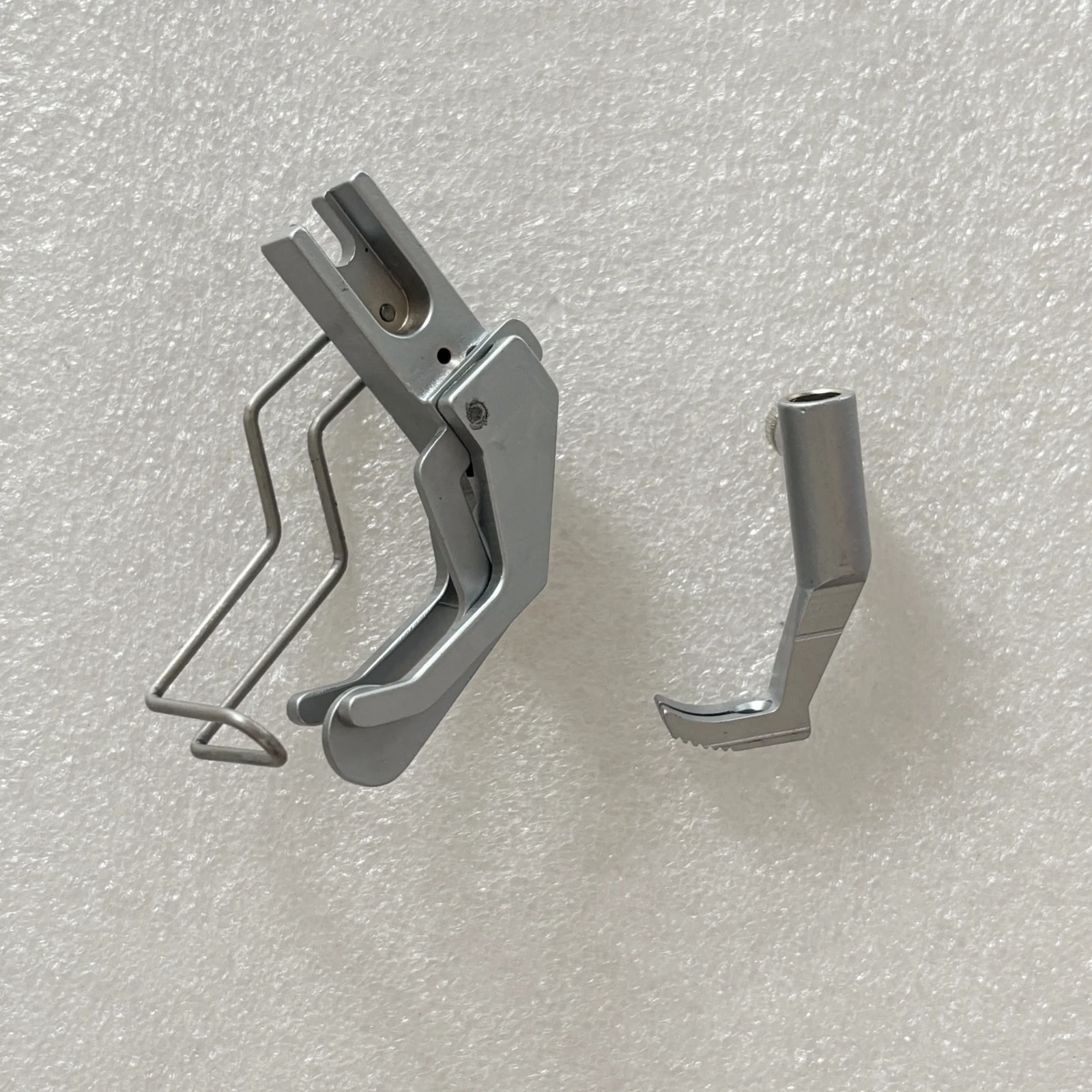 #GL269 / GR269 Left / Right Side Edge Guide Presser Foot Fit For Durkopp Adler 67,167,267,69,269 JUKI LS-1342 LS-1342-7 Machines
