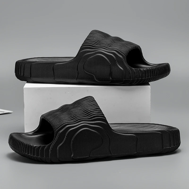 2026 Man Fashion Sandals Solid Beach Slippers Summer Non Slip Sandals Soft Unisex Slides Women Luxury Outdoor Ultralight Shoes