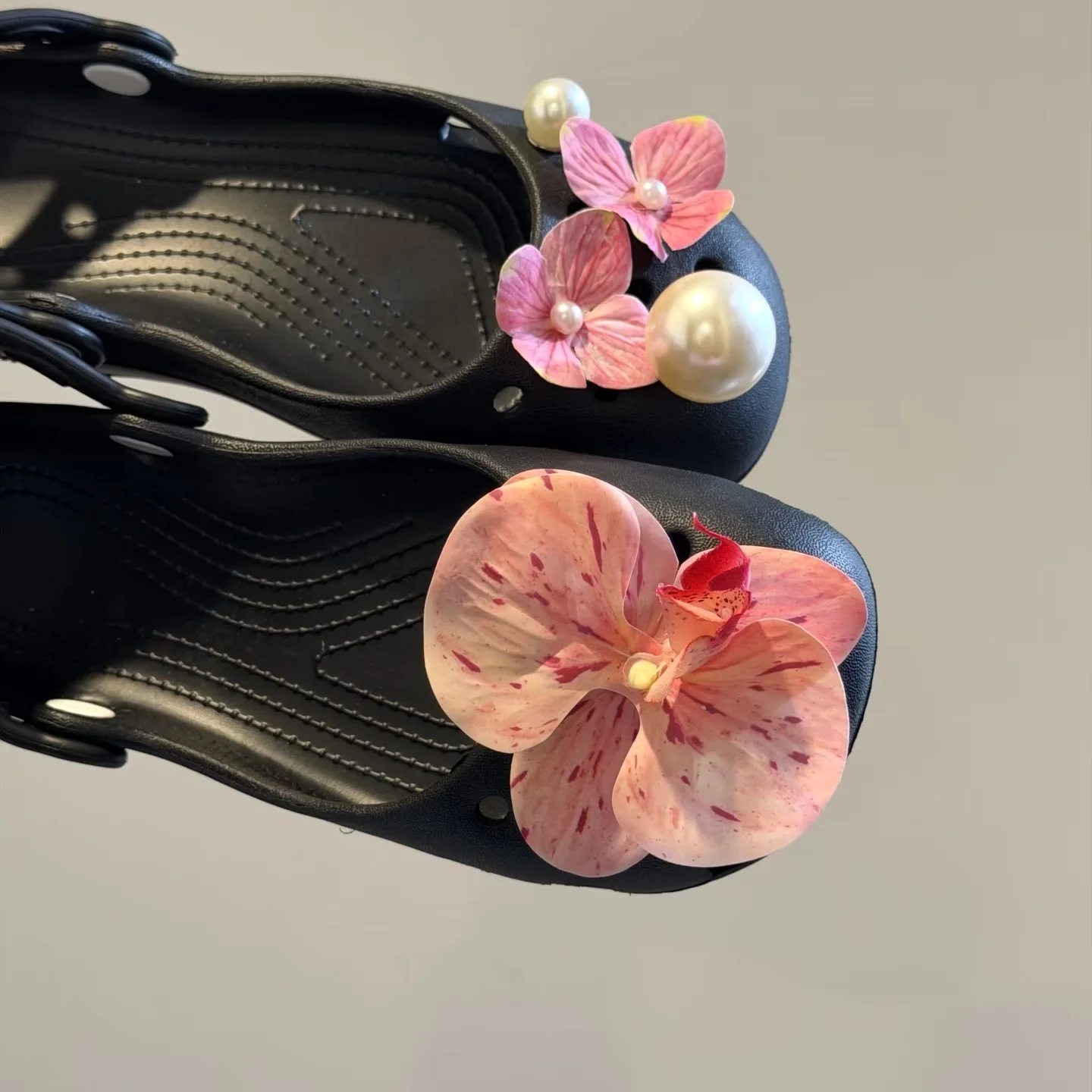 Original Schuh-Charms-Set für Damen, Retro-Ballettschuhe, Corc-Charms-Pack, Wildleder-Kamelienblumen-Schuhdekorationen, Perlen-Schuh-Accessoires – Detail 4
