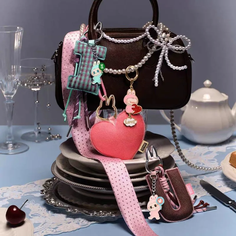 

Аутентичный POP MART THE MONSTERS LABUBU PIN ДЛЯ LOVE Secret Code Series Подвеска с буквами Слепая коробка Сумка для догадок Mystery Box Подарки