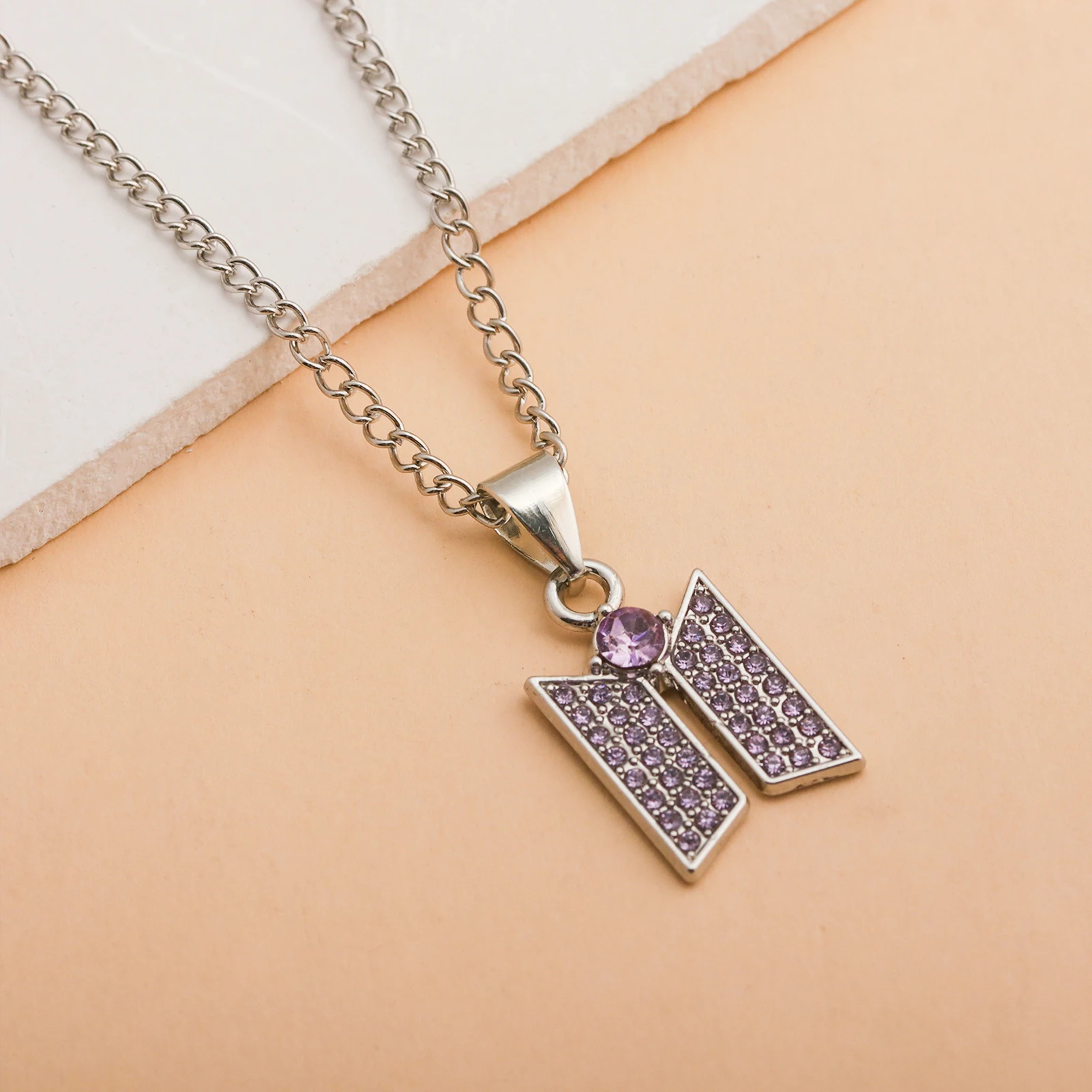 여성용 보라색 크리스탈 보우 펜던트 목걸이 실버 체인 - Tie Clip Silver 리뷰 및 가격