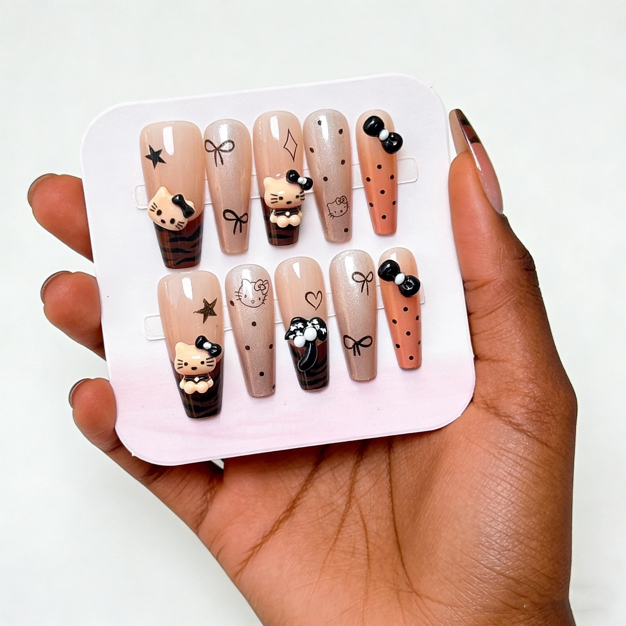 10 個/セット サンリオ手作りフレンチプレスオンネイル、キャラメルハローキティシリーズフェイクネイル、再利用可能で日常着に多用途