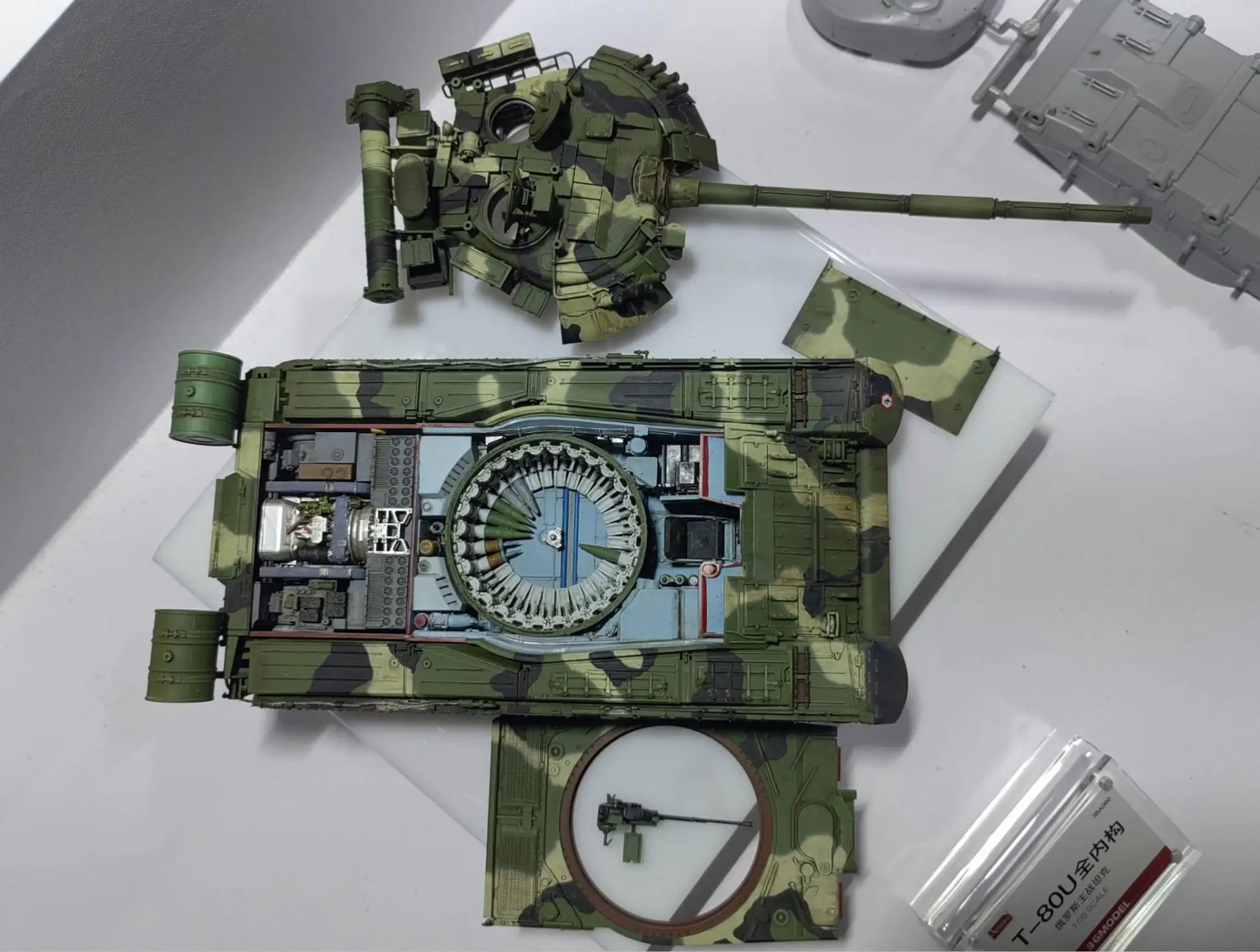 Amusing 35A060 1/35 Russian Main Battle Tank T-80U Full interior kit