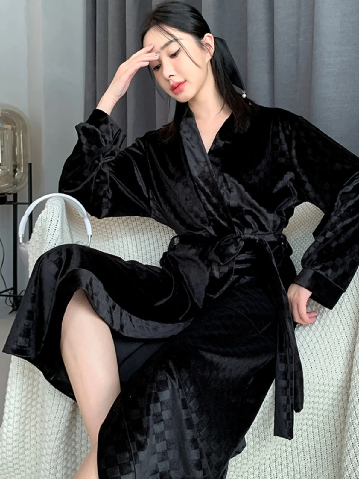 sexy-long-sleeve-velvet-robe-women's-sleepwear-autumn-winter-bathrobe-black-long-morning-gown-polyester-fiber-warm-thickened