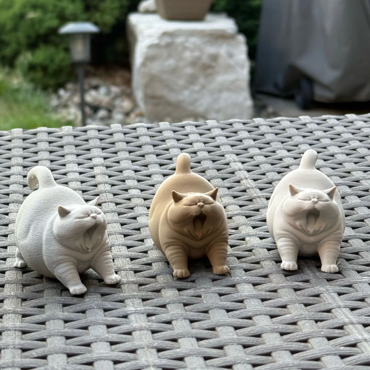 1pc Yawning cat statue Toy, Compact Desktop Decor for Home, Office, Car, Perfect Gift for Cat Lovers (Christmas, Halloween, Birt