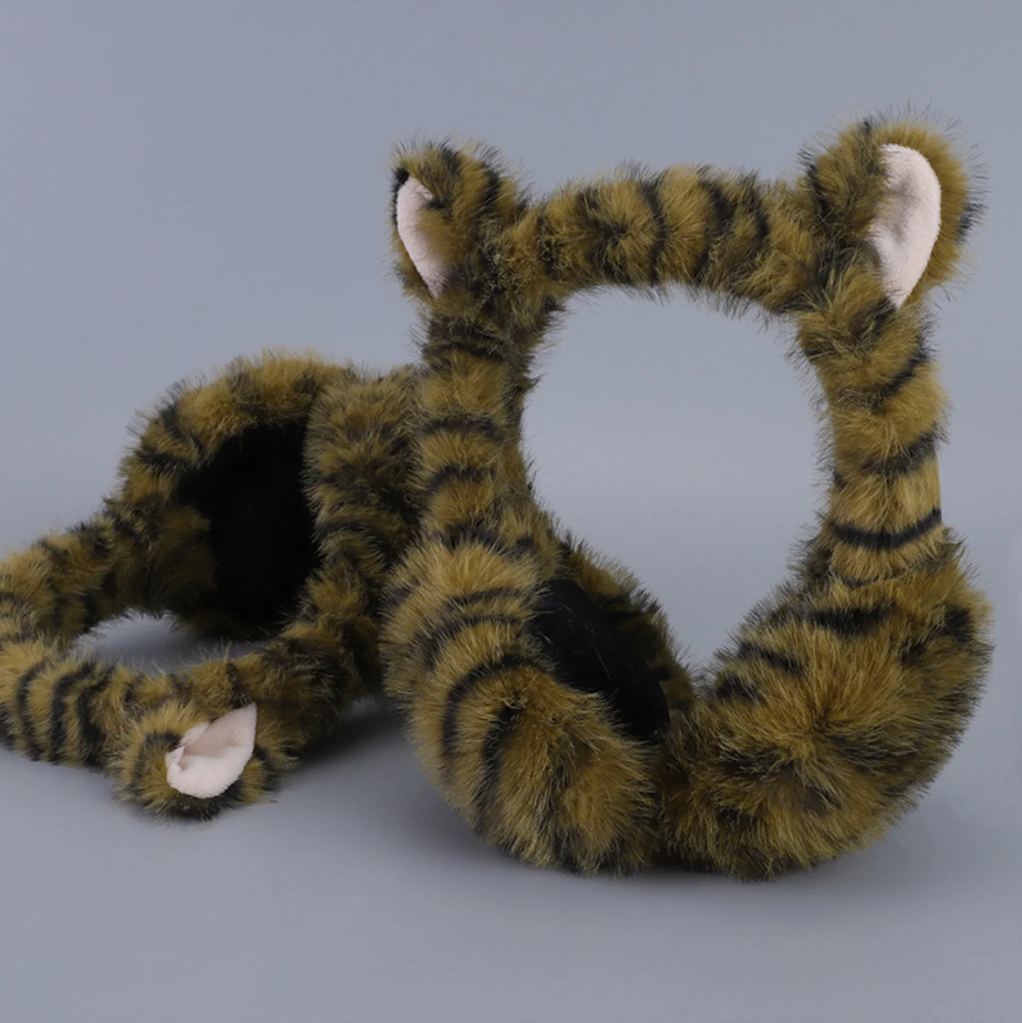 Cute Cat-Ear Tiger-Patterned Earmuffs, Soft and Fluffy Plush, Cold-Proof and Warm Ear Protectors, Suitable for Autumn and Winter Outings, Holiday Gifts