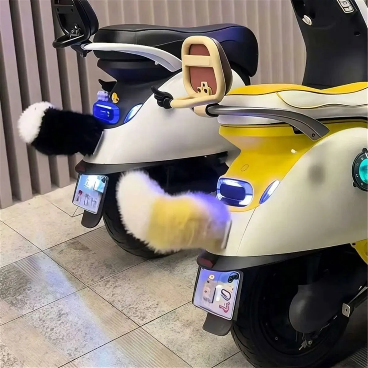 DT75BG Electric Wagging Plush Tail for Car Voice Remote Control Moving Animal Tail Decor for Scooter Motorcycle Khaki