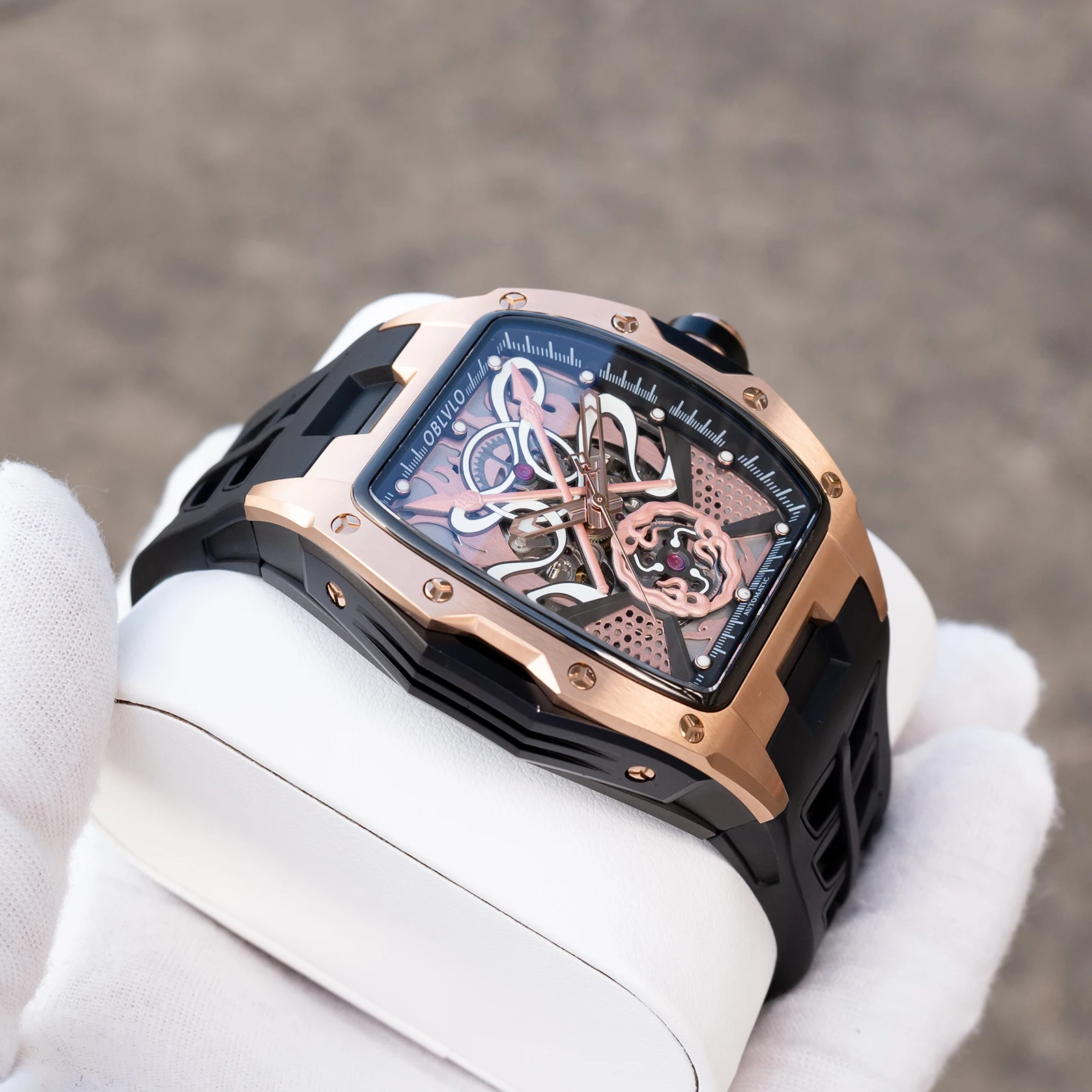 OBLVLO رجل ارتفع الذهب تونيو إطار مجوف ساعة أوتوماتيكية حركة ميوتا مقاوم للماء الياقوت الاصطناعي كريستال شريط مطاطي ZM