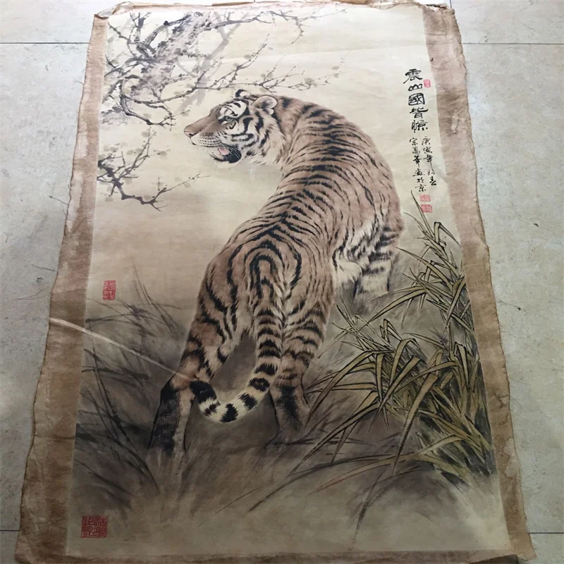 

China Old Scroll Painter's Rice Paper Wall Art Slice Zong Wanhua's painting of the mountain tiger Traditional Asian Decor