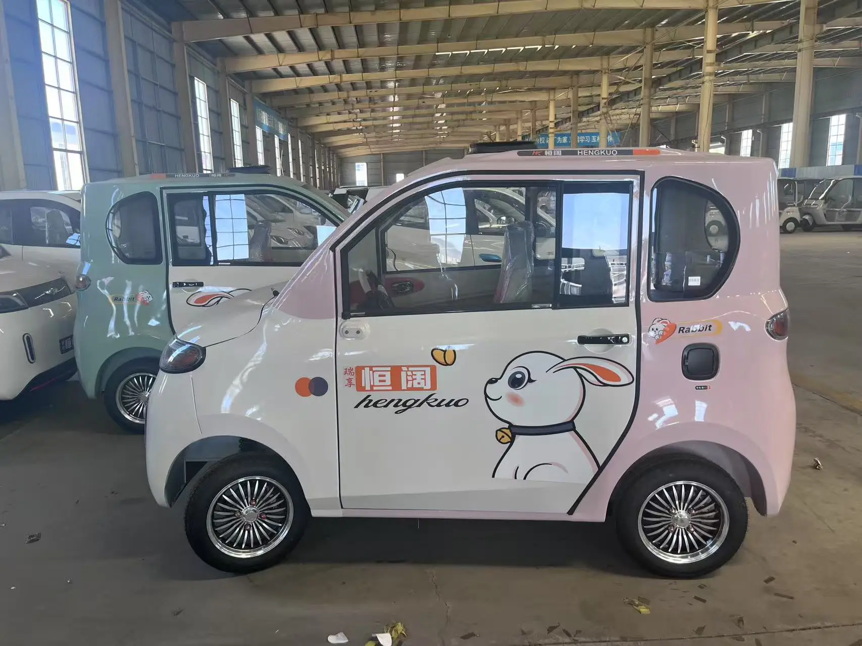 Vehículo eléctrico de cuatro ruedas, vehículo eléctrico de 220v, vehículo de desplazamiento de baja velocidad, vehículo de desplazamiento de 25 km/h-45 km/h, certificado CE