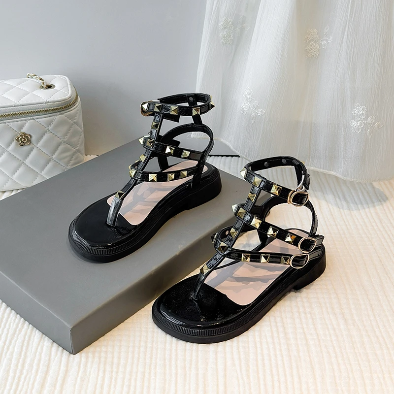 Summer New Kids Sandals Girls Princess Rivet Sandals Soft Children Beach Shoes Fashion Roman Sandals Size 26-36 Versatile
