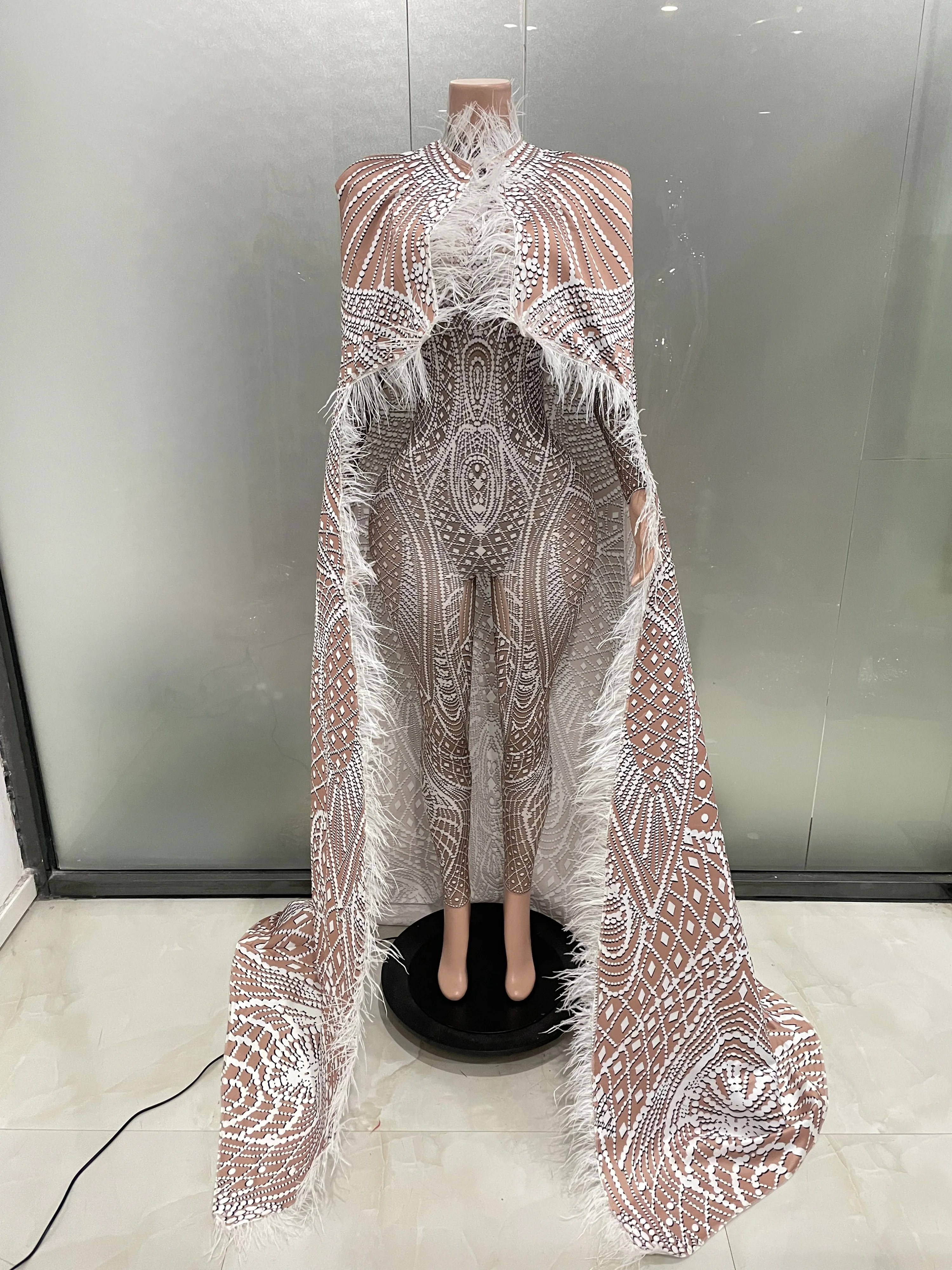 

Stock Luxury Feathers Cloak White Printing Sexy Sheath Jumpsuit Evening Party Performance Costume BarNightclub Singer Stage Wear