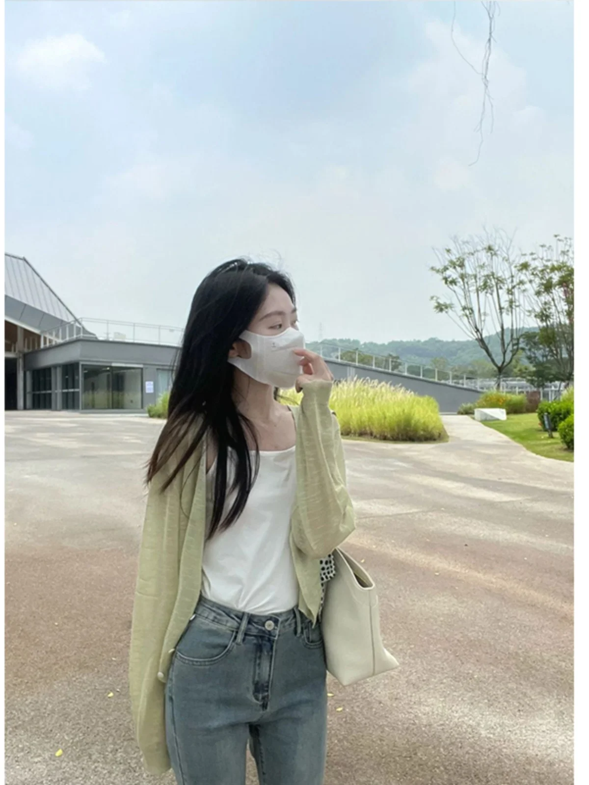 كارديجان خفيف الوزن من الحرير الصناعي المحبوك بأكمام طويلة وياقة على شكل V للنساء، ملابس خارجية صيفية للتكييف مع حزام