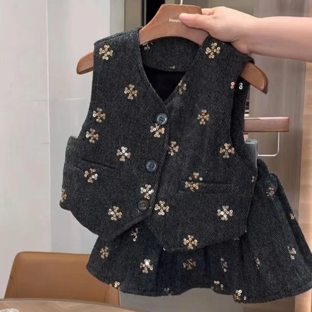 

Girls' Set 2026 Autumn And Winter New Style Children's Small Fragrant Wind Spring And Autumn V-neck Vest Baby Pleated Skirt