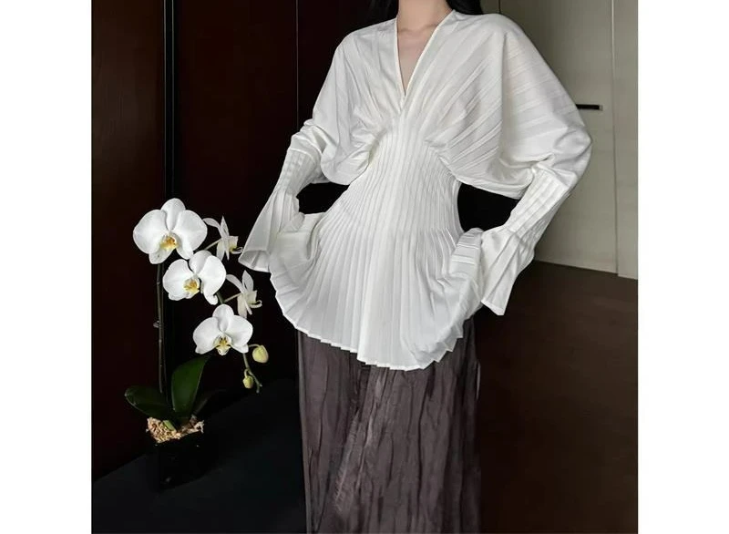 

Spring and Autumn White Flared Sleeve Design Shirt Women's Lazy Sense Fashion Niche Top