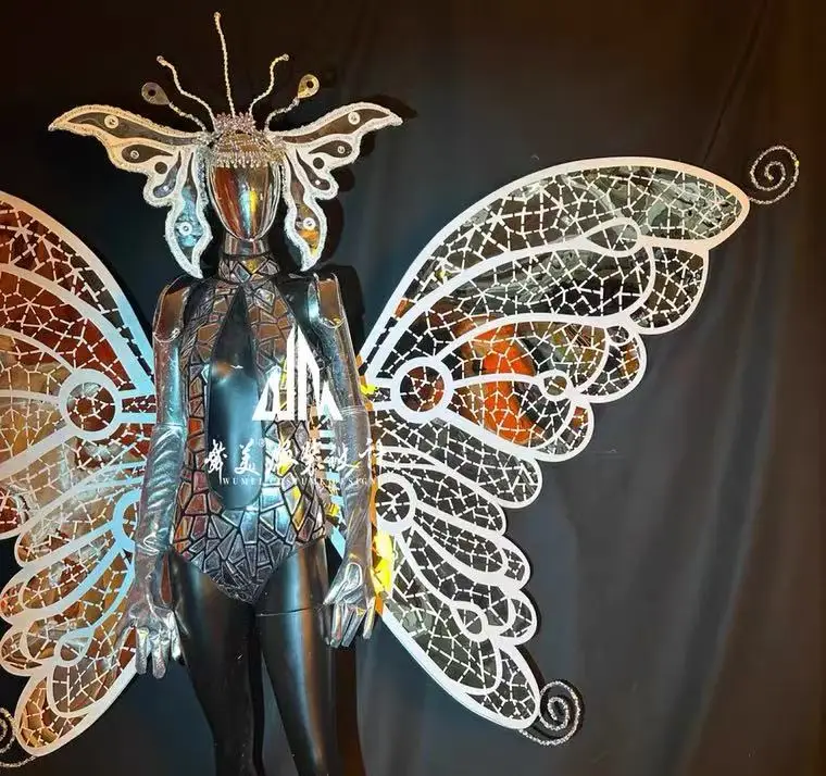 ملابس نسائية فضية عاكسة للضوء مرآة ترتر أداء على شكل فراشة زي عرض مسرحي للمغني والرقص وحفلات البار