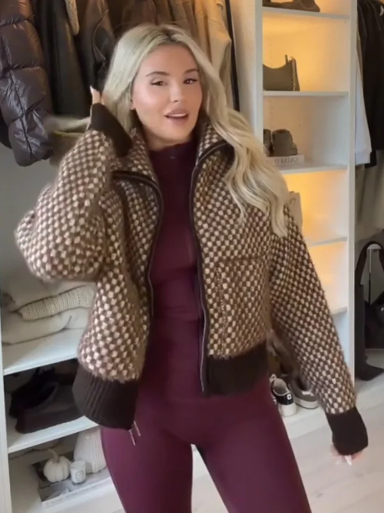 

HH Women Fashion Versatile Lapel Long Sleeve Artificial Fur Effect Stitching Knitted Bomber Jacket Female Zipper Pocket Jacket