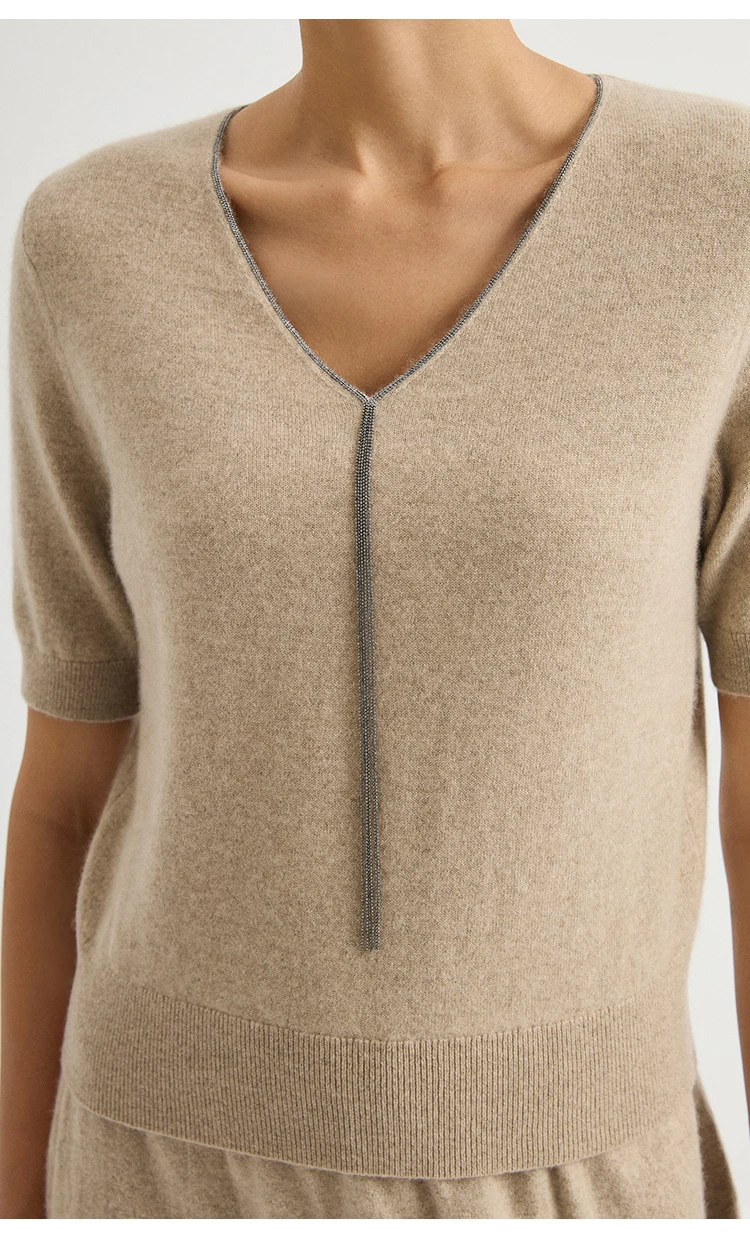 BD3621750 Damen-Pullover aus 100% Kaschmir mit V-Ausschnitt, kurzen Ärmeln, hängendem Kettendetail, weich, dezenter Luxus, elegant, für den frühen Herbst. – Detail 4
