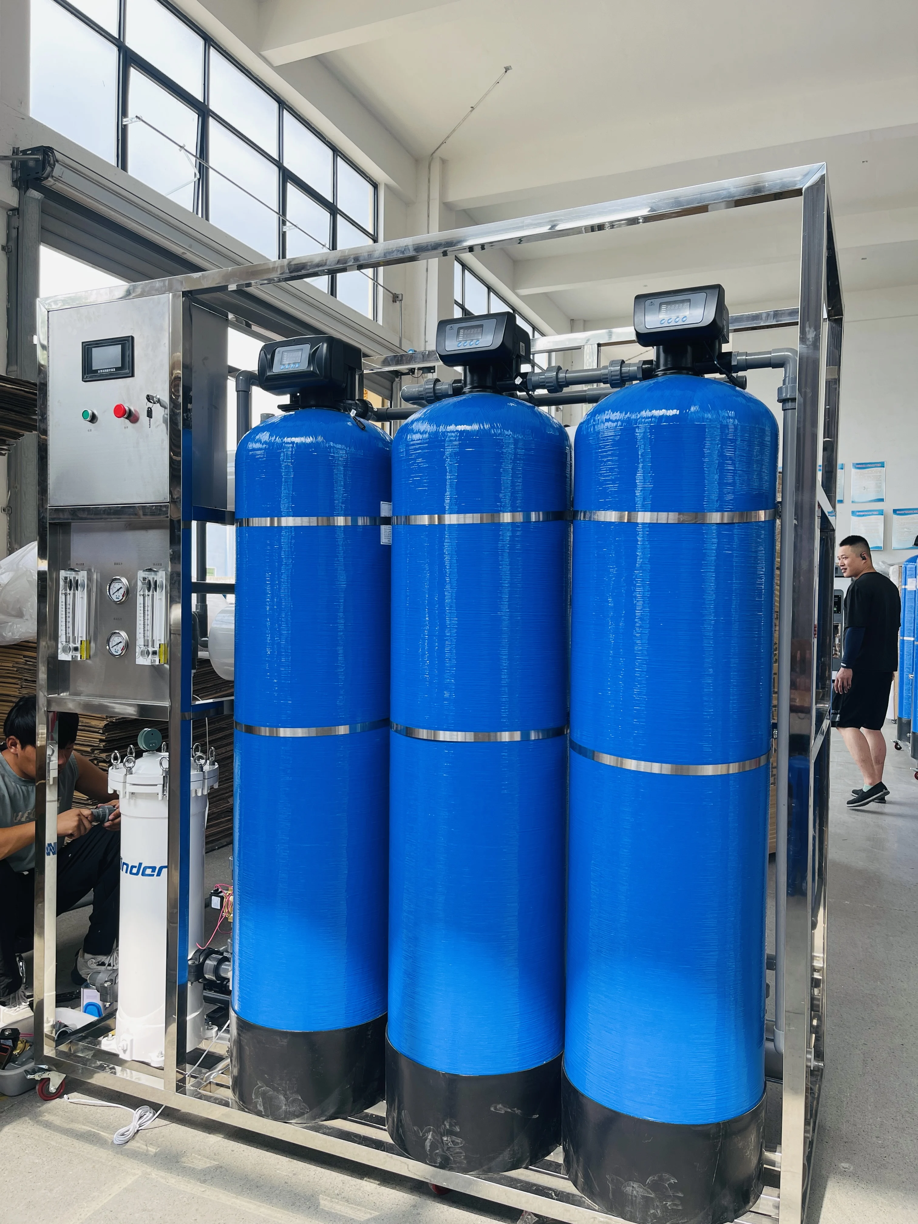 

Industrial 1000LPH-2000LPH Reverse Osmosis Water Purifier System with Pump and Motor High Capacity Water Filtration System