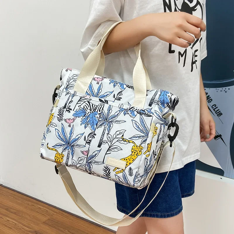 

Mummy Bag New Casual Fashion Printing Multi-Functional Portable Messenger Bag Casual and Lightweight Insulation Baby Diaper Bag