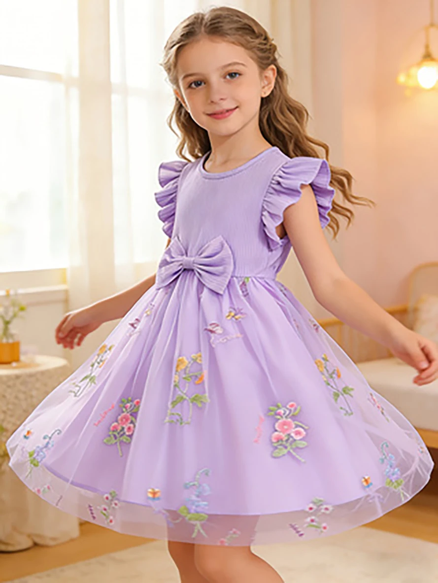 Mädchenkleid in Lila mit Blumenstickerei, Prinzessinnenkleid mit Flatterärmeln und Schleife aus Tüll für den Sommer – Detail 3