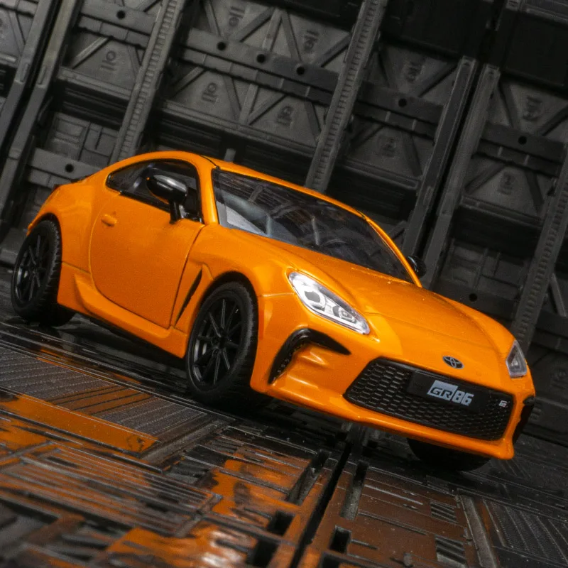 

1:28 Toyota GR86 модель спортивного автомобиля из сплава, двухдверная аккустооптическая детская игрушечная машина, украшения