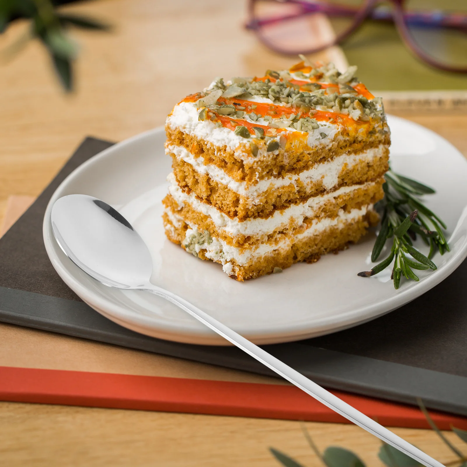 

4Pcs Stainless Steel Food Spoons Western Dessert Spoons Comfortable Handles Ice Cream Cake Mixing Kitchen Tableware