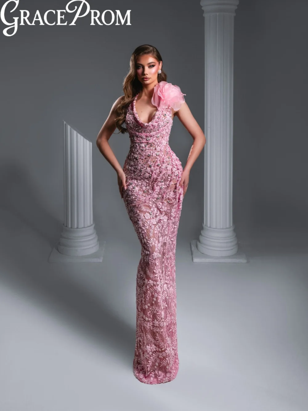 

Pink Embroidery Lace Evening Dress Luxurious Crystal Halter Long Wedding Party Gowns Customized 3D Floral Sheath Banquet Gowns