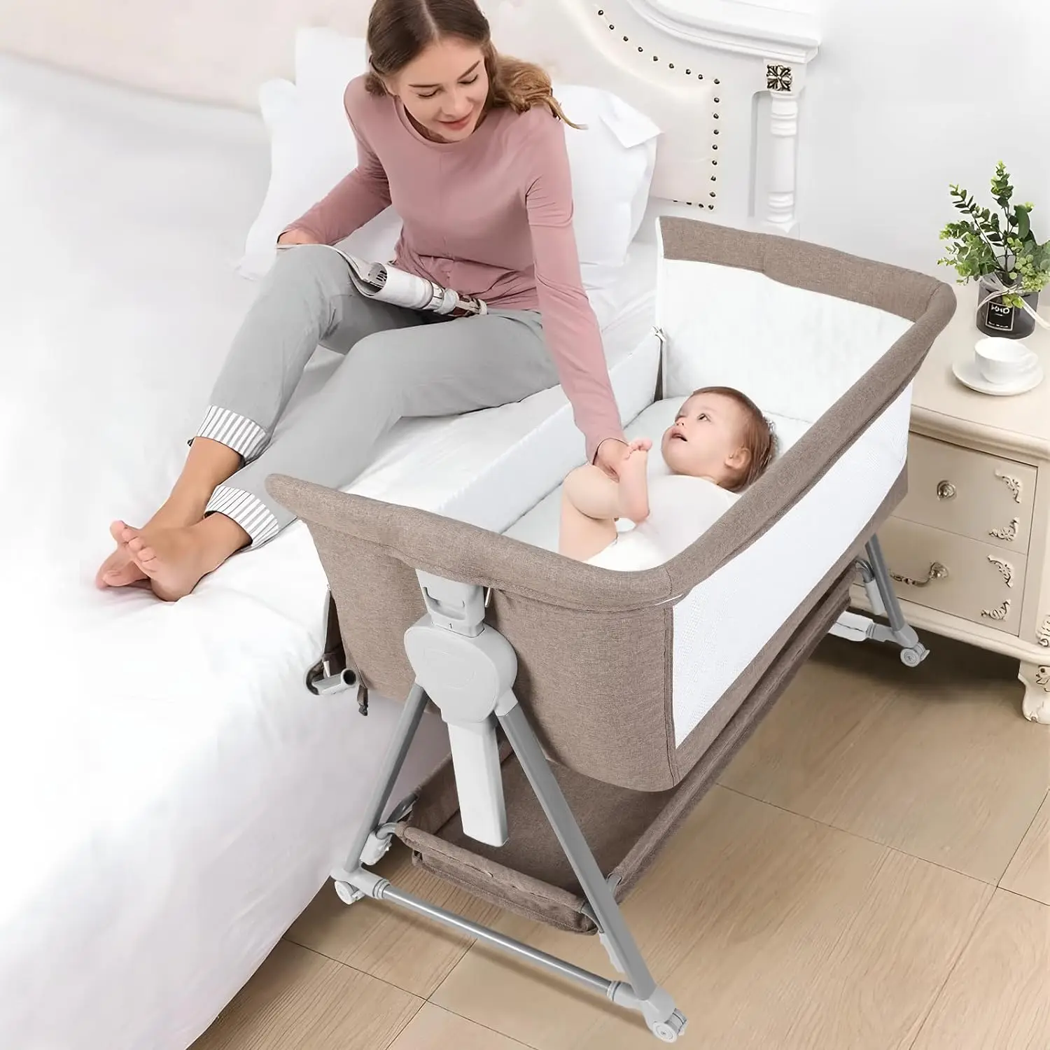 Baby Bassinet, Beside Sleeper for Baby Easy Folding Bedside Bassinet with Storage Basket and Wheels to Reduce Mom's Fatigue