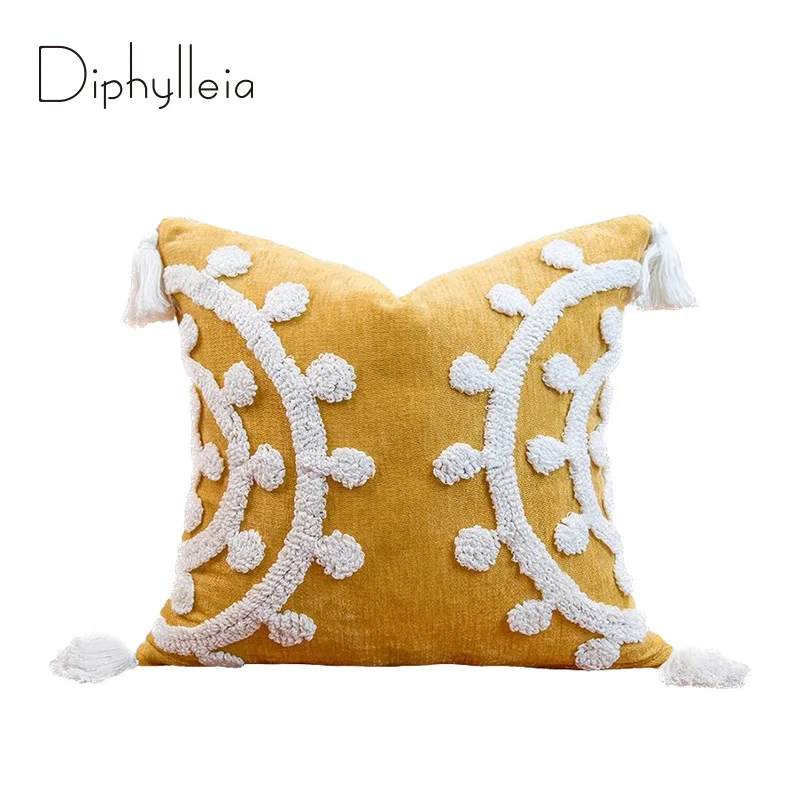 Diphylleia Boho Style Sofa Throw Pillow Covers Exquisitely Crafted Hand-Finished Tufting Cushion Case With Thick Cotton Tassels