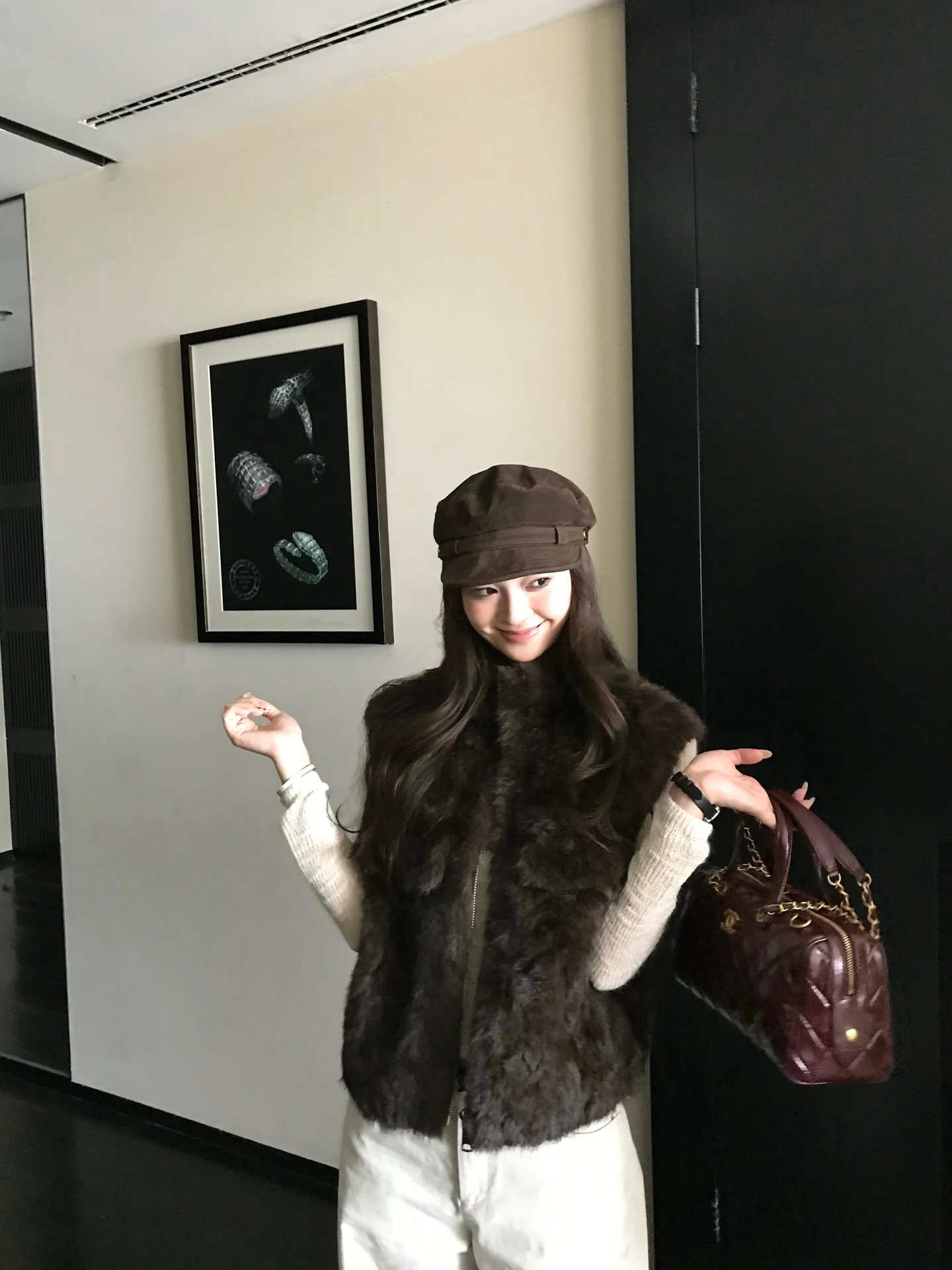 ZM Short Eco-Friendly Fur Vest Women's Warmth Outerwear Fashionable Pocket Detail No-Sleeve Thickened Zipper Closure Coat