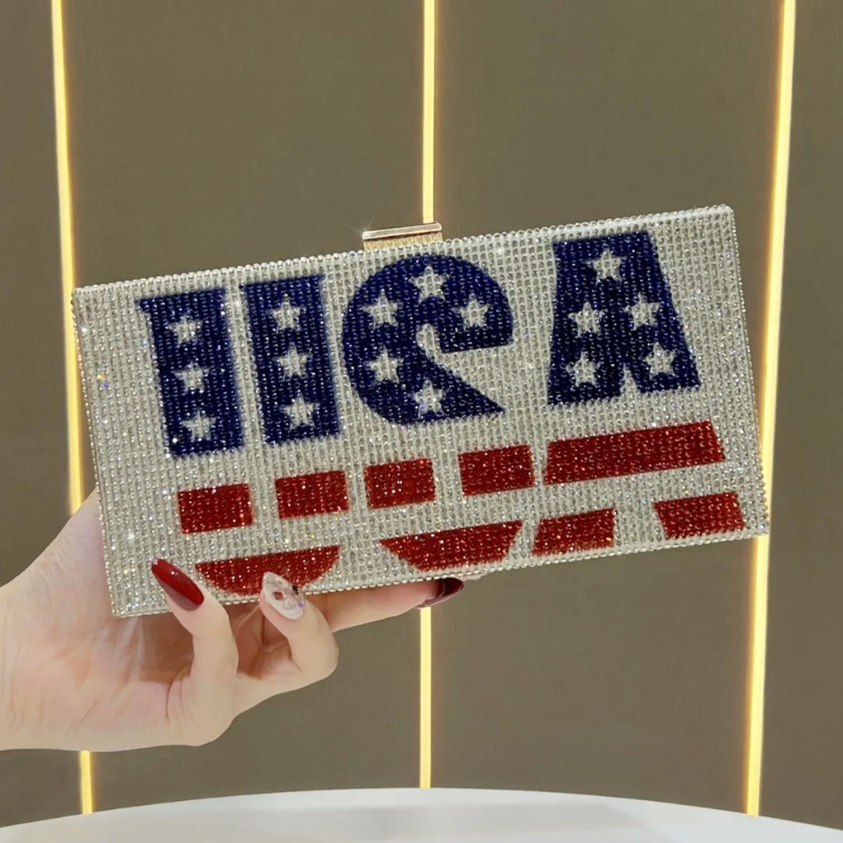 New diamond-encrusted clutch  women's niche dinner party  portable high-end clutch  fashionable versatile women's bag