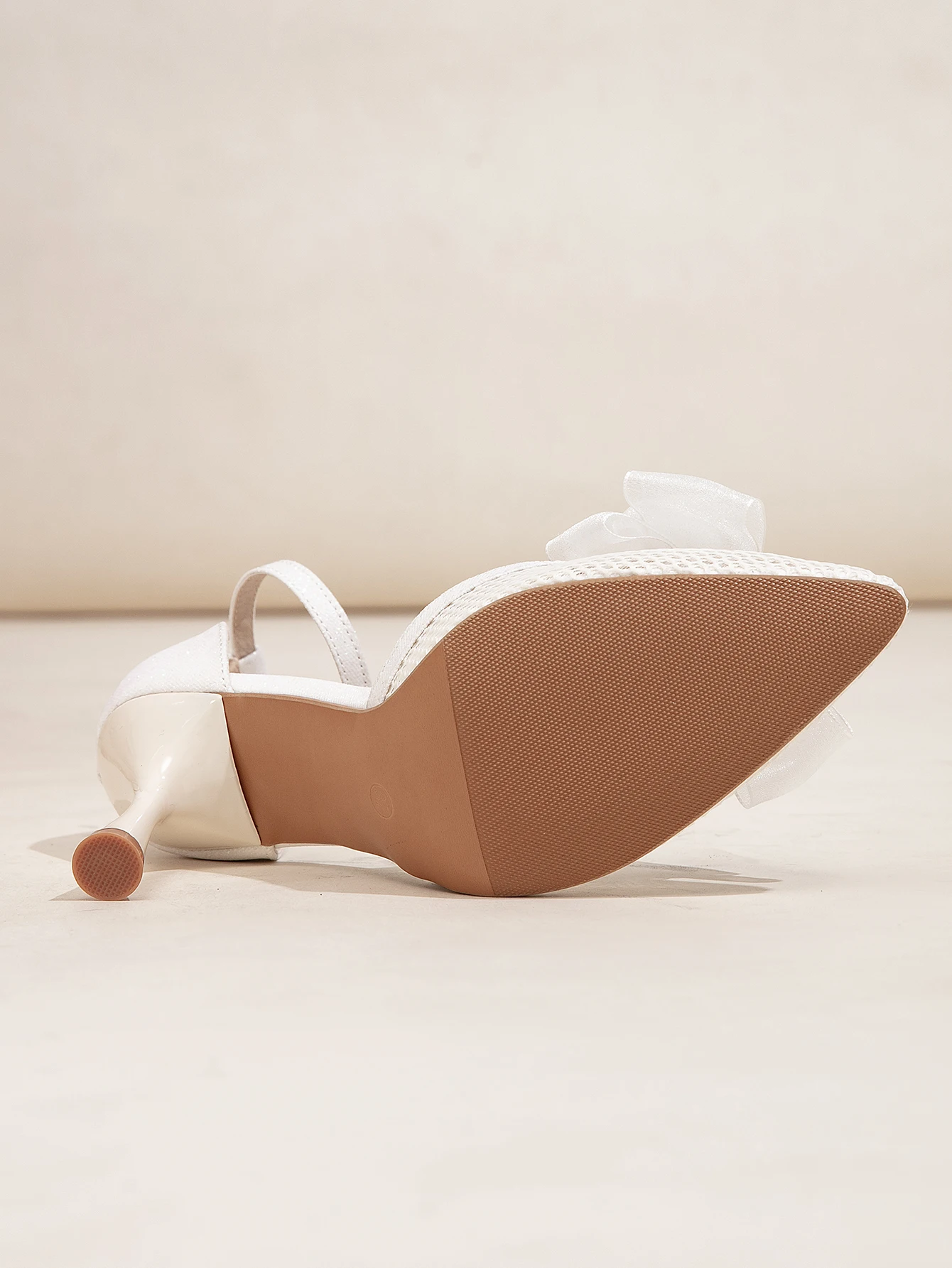 أحذية نسائية جديدة واسعة fit2025، شبكية، قابلة للتنفس، فيونكة مدببة، صنادل مجوفة، زر واحد للسيدات، لوصيفة العروس لامعة وأنيقة