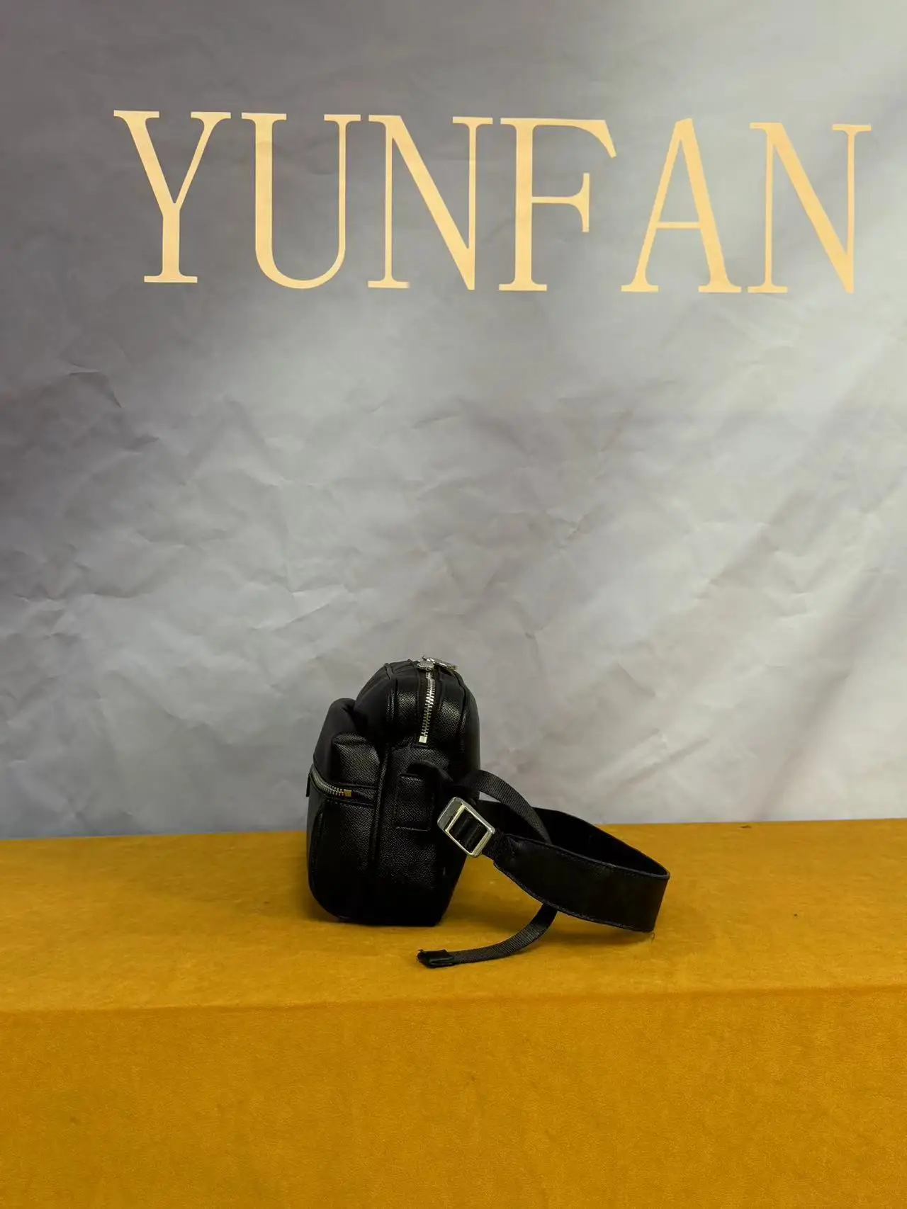 YUNFAN Brand Woman fashion large capacity canvas handbag high quality chain bag Tote bag Pocket Bags