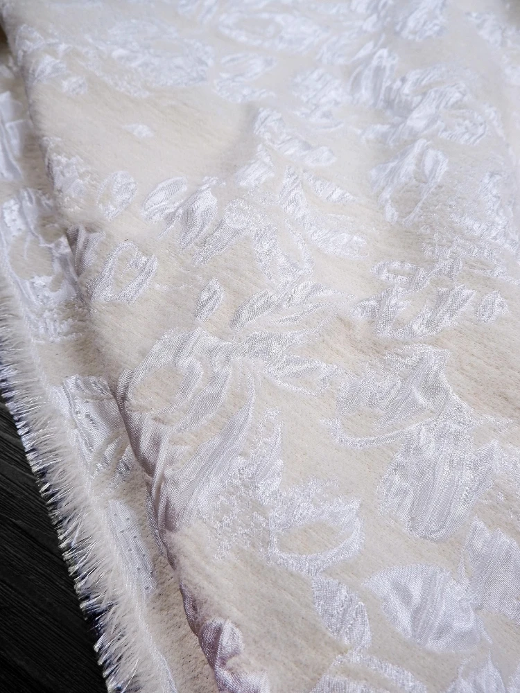 

Off White Rose Жаккардовая ткань для модной одежды Хлопковые куртки Зимние дизайнерские ткани для шитья своими руками Материал Ткань