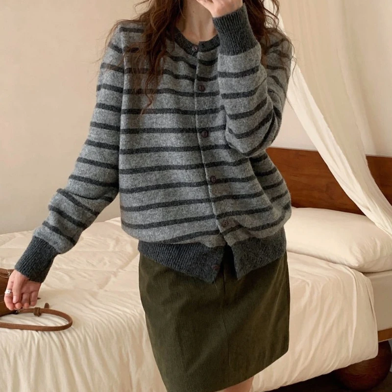 

Cardigan Women Sweaters Coats Striped Jackets Round Neck Full Sleeve Jumpers Y2k Streetwear Elegant Open Stith Autumn Winter