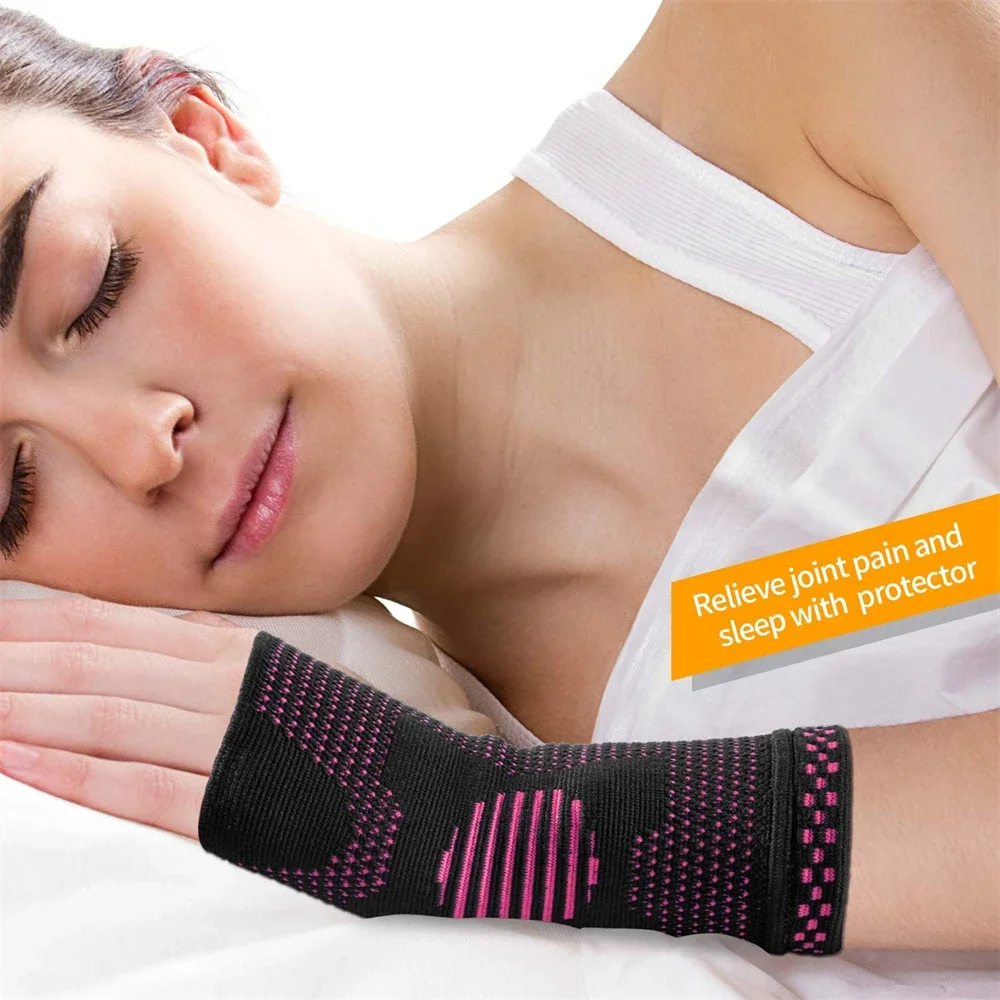 1Pair Wrist Compression Sleeves for Carpal Tunnel and Pain Relief Treatment, Unisex Wrist Support Breathable and Sweat-Absorbing