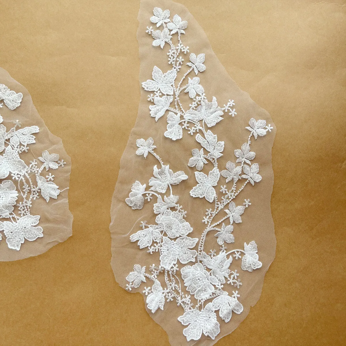 Hochwertige Perlenstickerei Blumen-Gras-Spitze Spiegelblume Hochzeitskleid Schleier Zubehör und Accessoires DIY-Aufkleber – Detail 4