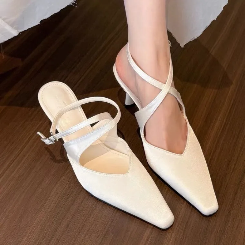 

New Style Luxury Leopard Print Buckle Strap Women Pumps Elegant Pointed Toe Thin Low Heel Banquet Dress Heel Shoes Zapatos Mujer