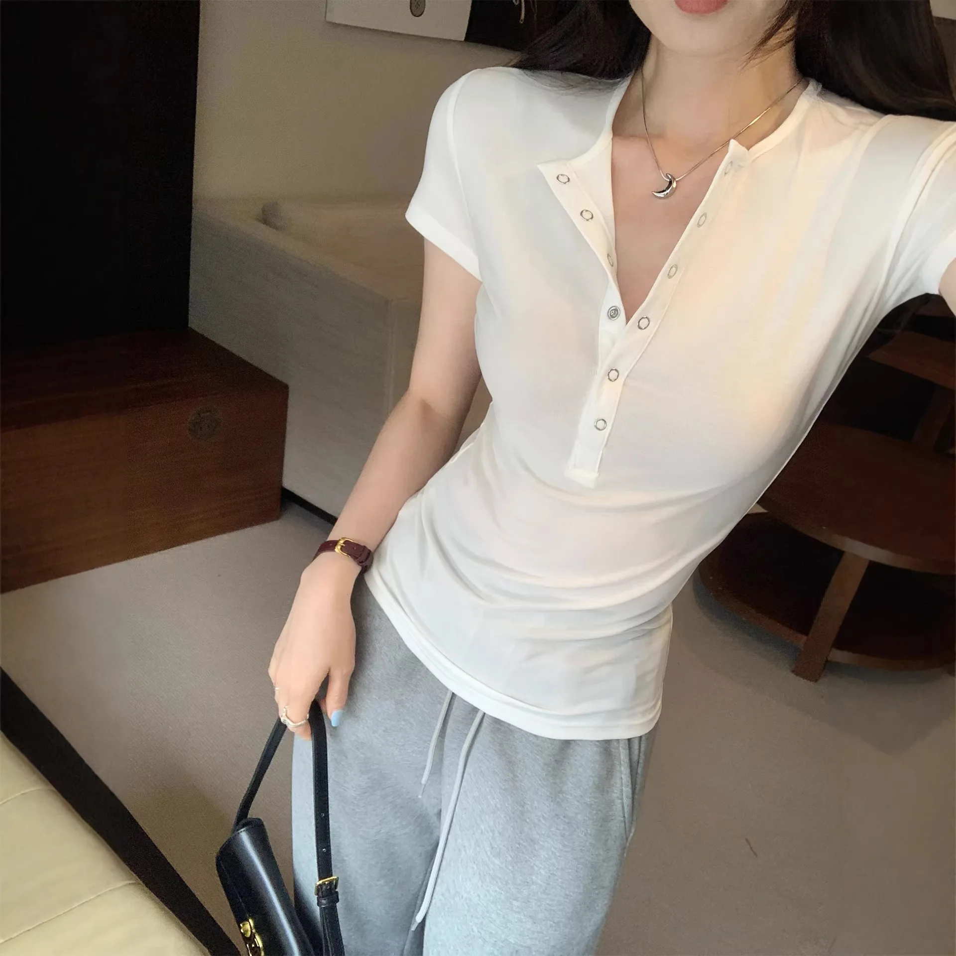 Temperament Solid Color Atmosphere Versatile Personality Basic Front Shoulder Slim Short Sleeve T-shirt Summer 2026 New Top