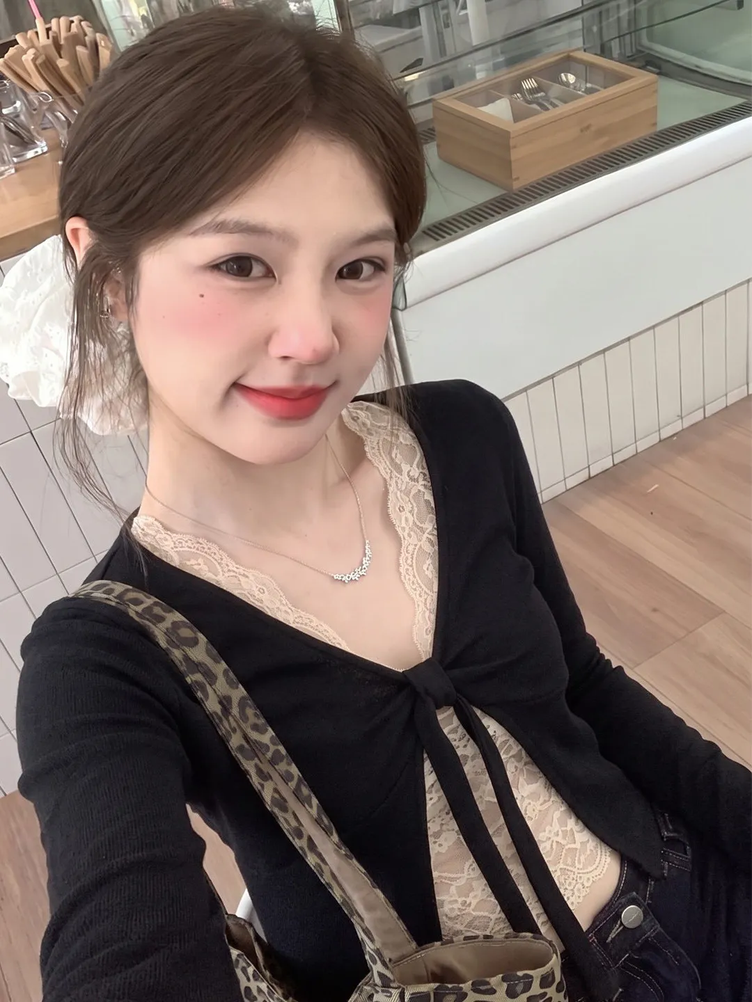 Black Lace Splice Long Sleeve T-Shirt Women's Early Autumn Atmosphere Fake Two-Piece Slim Fit V-Neck Office Style Top