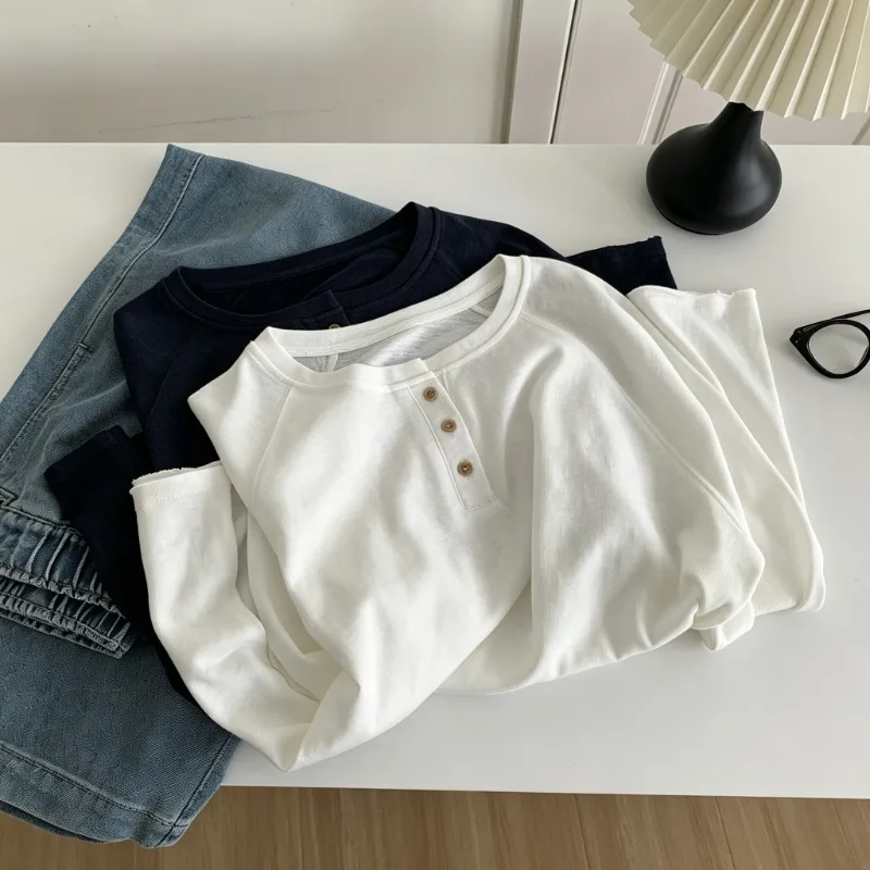 Damen-T-Shirt mit langen Ärmeln, schlichtes Design, für Herbst und Winter, einfarbig, locker geschnitten, lässiger Stil, Knopfleiste, Raglanärmel, weich, vielseitig, für den täglichen Gebrauch. – Detail 4