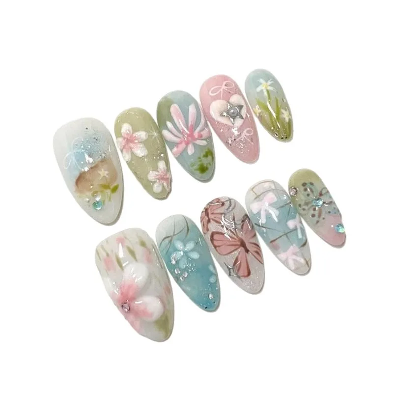 Faux ongles français à pression dégradé bleu frais, couverture complète, motifs de fleurs et de papillons, amande, portables, 24 pièces