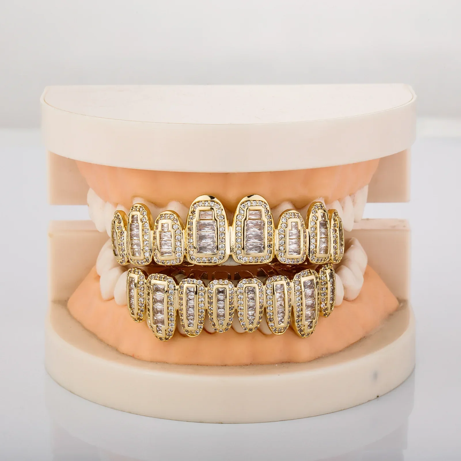 

Hip Pop Bling Cubic Zircon Teeth Grillz Set For Men Women Mouth Set Gold Silver Color Removable Dental Fashion Jewelry