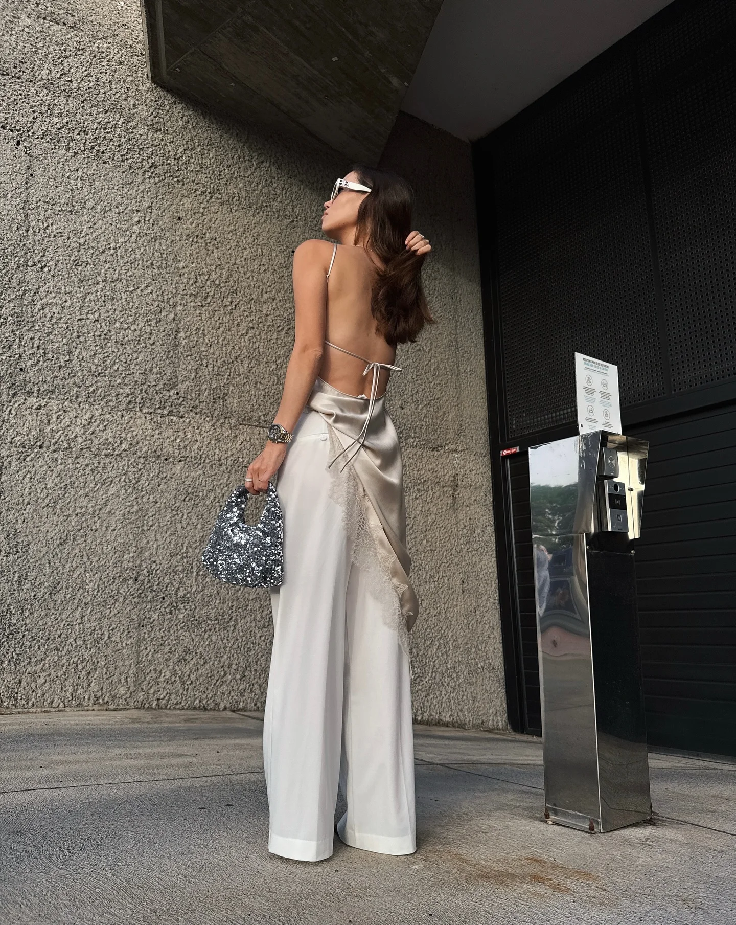 HH 秋の女性用セクシーなパーティースリングドレス、レーススプライス ​ ​ シルクサテンの質感、バックレス、レースアップ、アシンメトリーヘムのファッショナブルなドレス