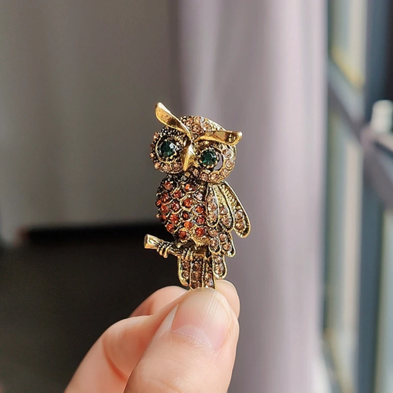 Delicate Owl Brooches Trendy Rhinestone Animal Brooch Badge Pin New Fashion Jewelry Women Gifts Party Clothing Accessories