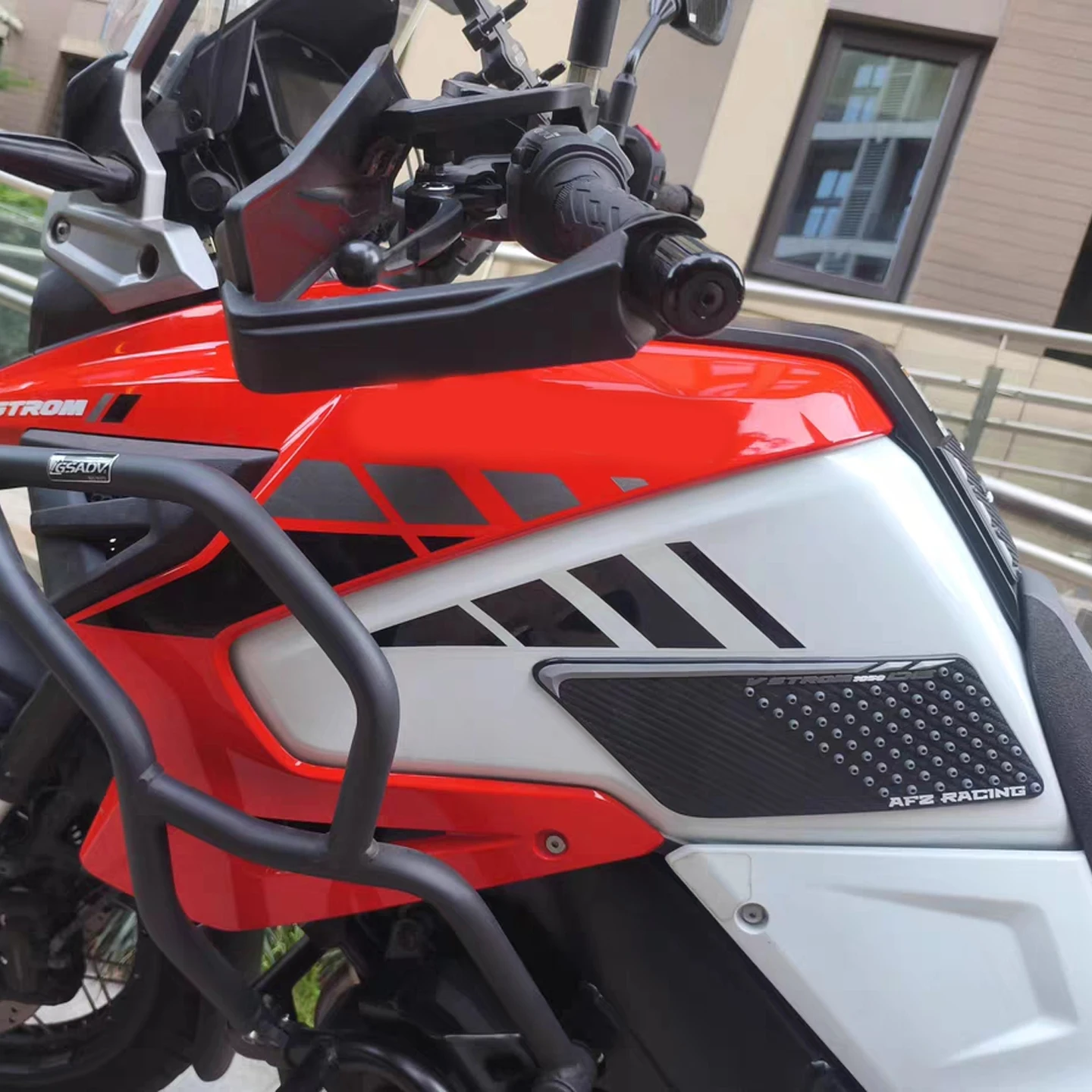 For SUZUKI V-STROM DL1050DE DL1050XT DL DE/XT Anti-slip Sticker Tank Pad Motorcycle Sticker Knee Grips Protector Decal Tank Grip - view 3